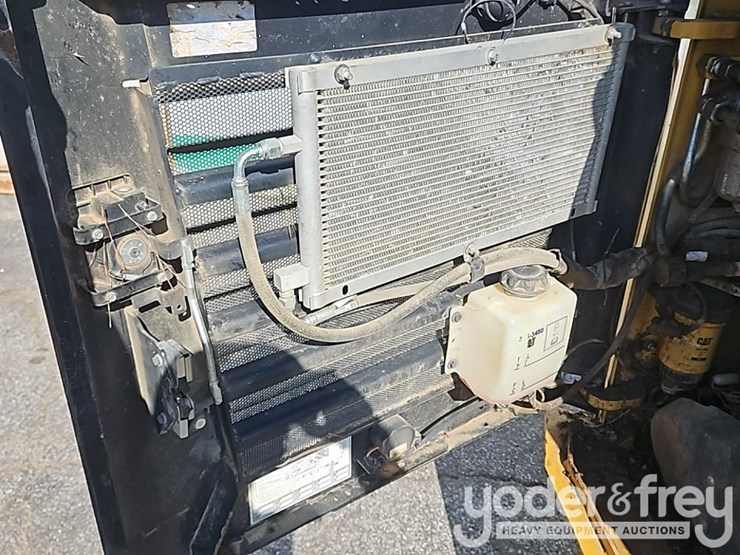 2023-caterpillar-299d3-xe-image-14