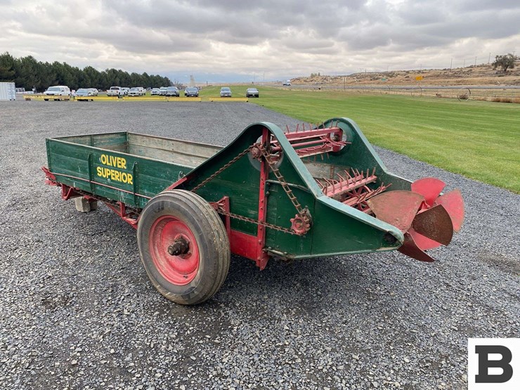 oliver-superior-vintage-manure-spreader-image-3