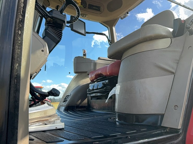 case-ih-magnum-335-image-94