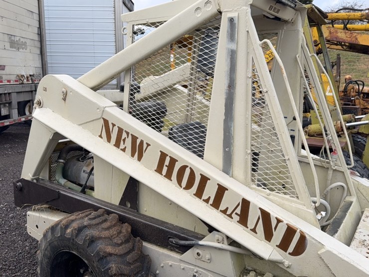 new-holland-l35-image-6