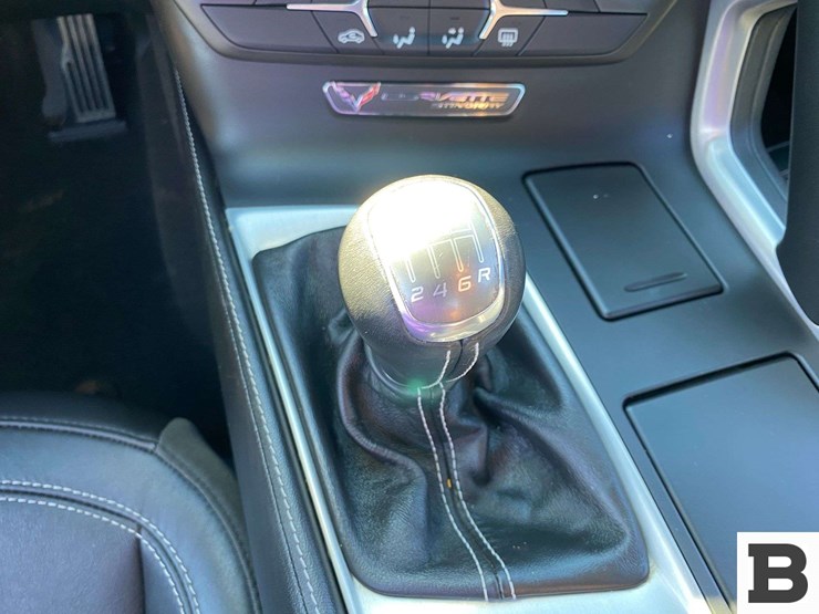 2014-chevrolet-corvette-stingray-coupe-image-17