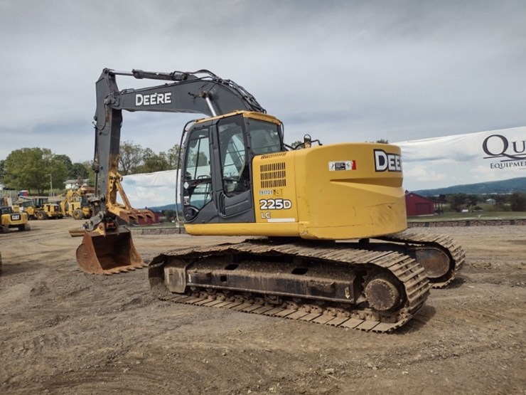 deere-225d-lc-image-51