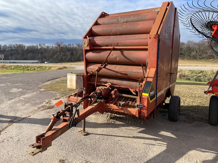 #1408-•-omc-596-roll-baler-image-1