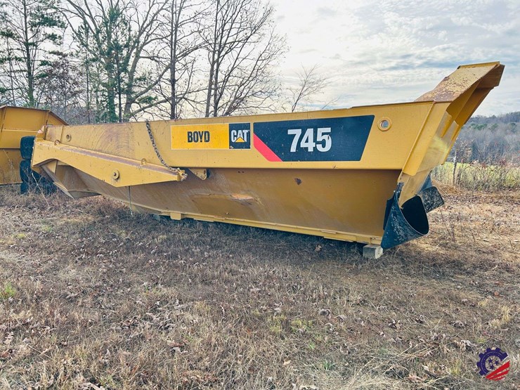 caterpillar-745-image-8