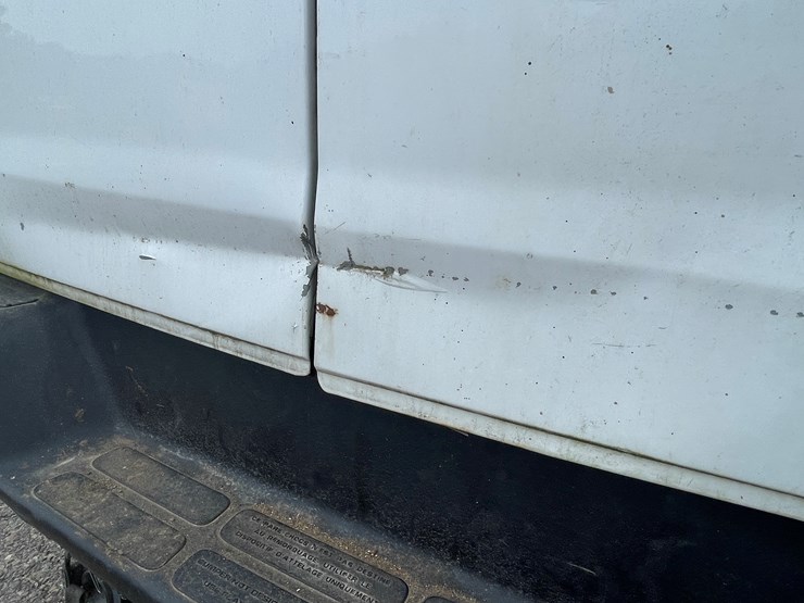 #1064-•-2012-gmc-savana-1-ton-van-(has-wi-title)-image-17