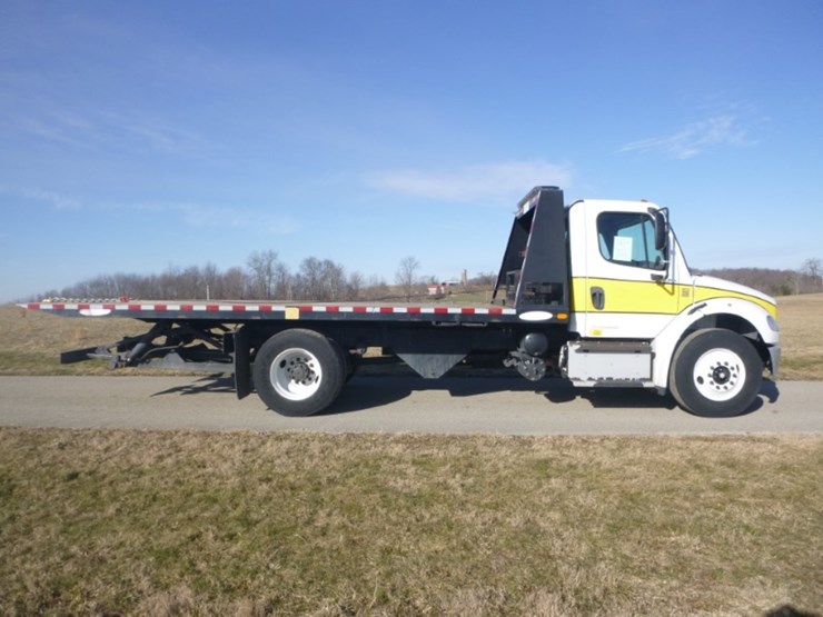 freightliner-m2-106-image-3