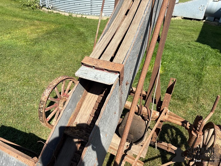 john-deere-paddle-elevator-image-12