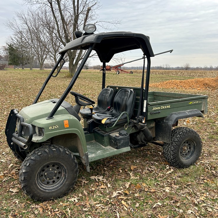 JOHN DEERE GATOR