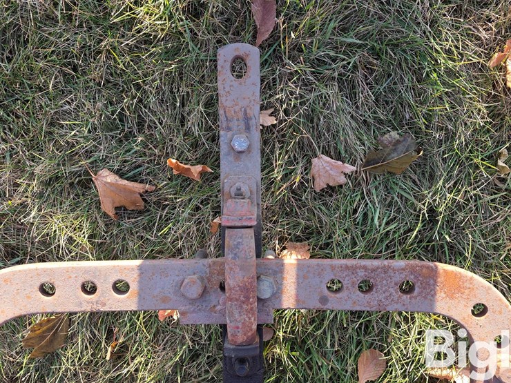 1952-farmall-h-2wd-tractor-image-12