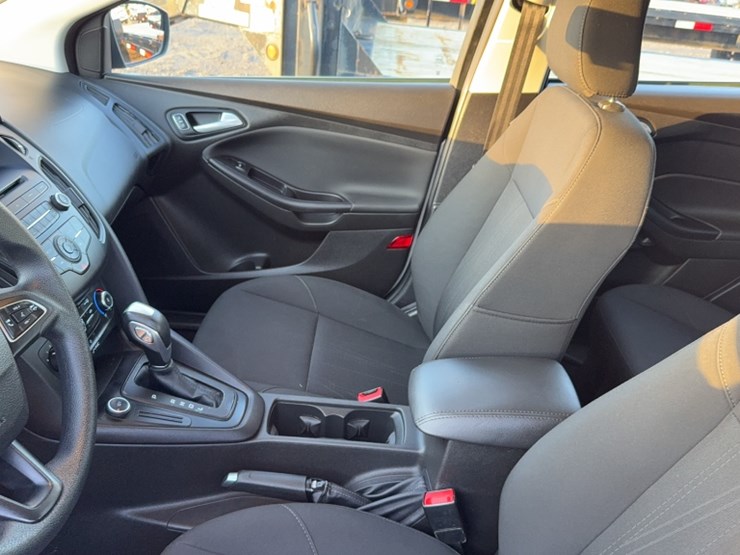 #3008-•-2015-ford-focus-car-image-15
