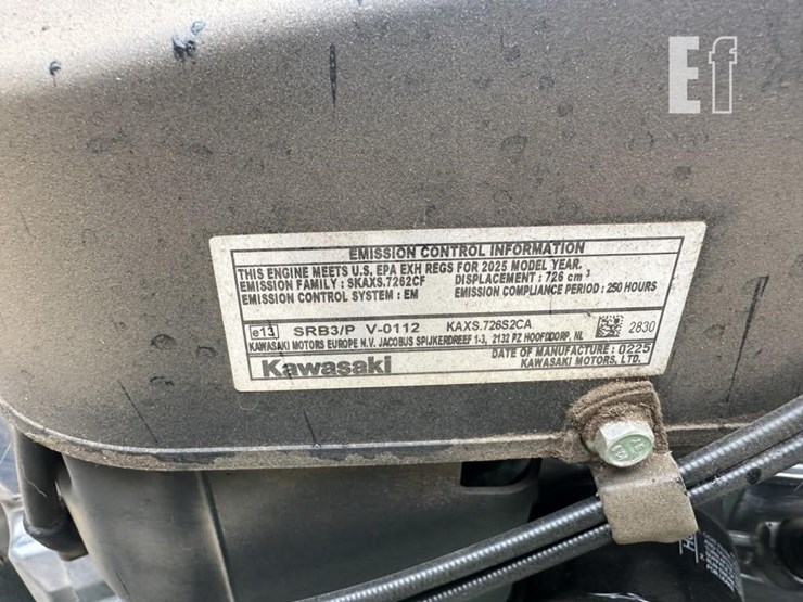 2025-john-deere-x390-image-13