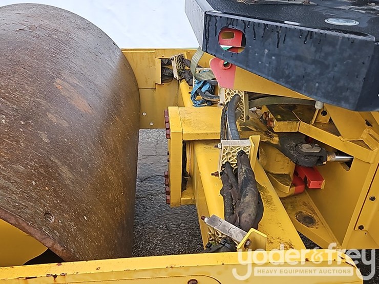 2013-caterpillar-cs44-image-14