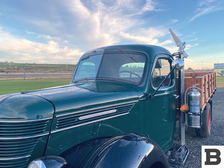 1940-international-d5-30-flatbed-truck-image-9