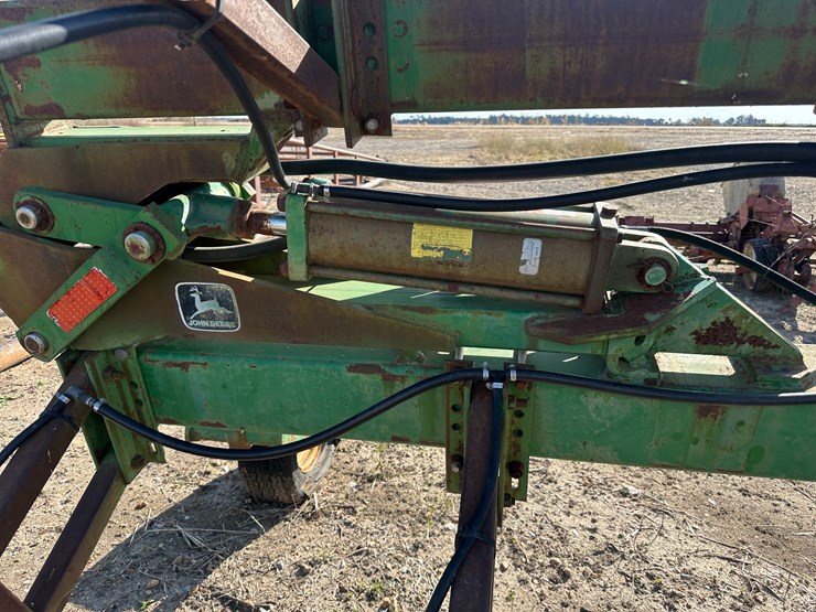 john-deere-845-image-22