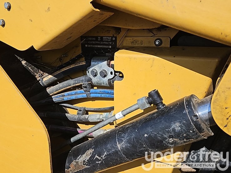 2023-caterpillar-299d3-xe-image-18