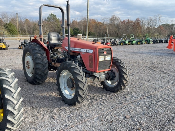 massey-ferguson-451-image-3