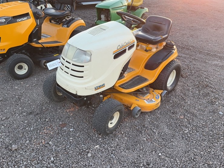 cub-cadet-lt1045-image-1