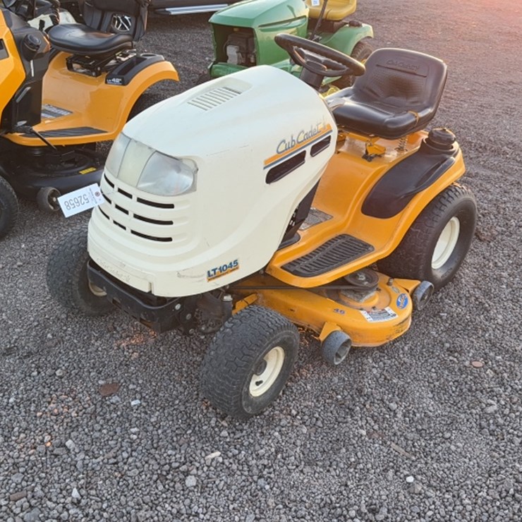 CUB CADET LT1045