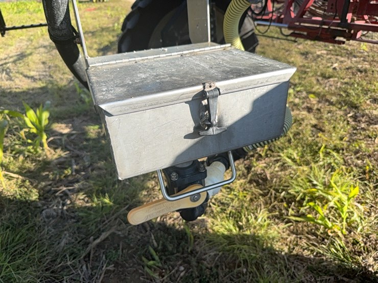 case-ih-3185-patriot-sprayer-image-81