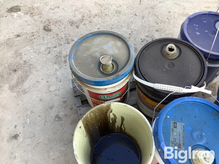 pallet-of-empty-5-gallon-buckets-image-13