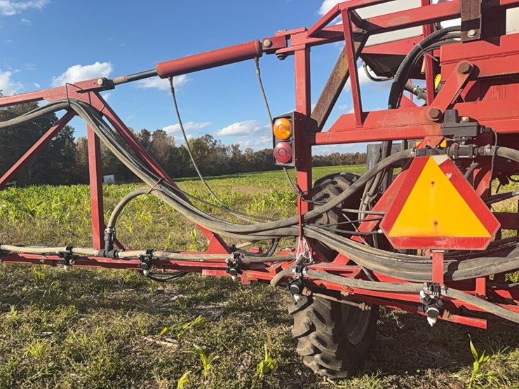 case-ih-3185-patriot-sprayer-image-37