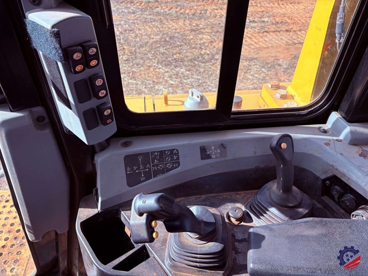 2019-caterpillar-d6t-xw-image-109