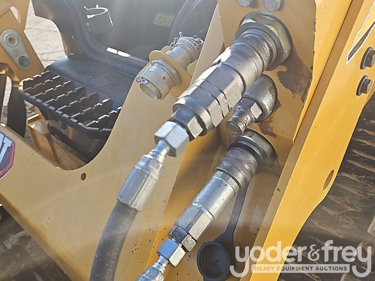 2023-caterpillar-259d3-image-25