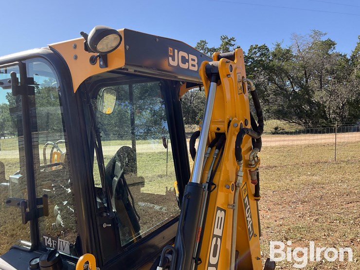 2020-jcb-1cxt-image-16