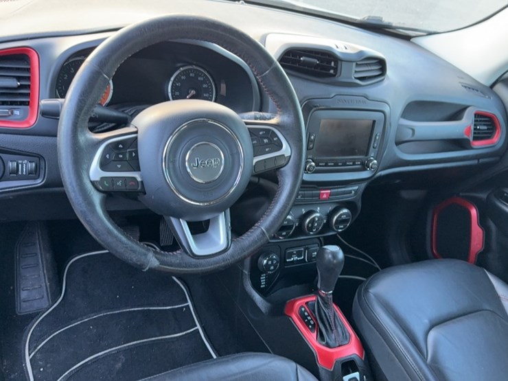 2016-jeep-renegade-image-18