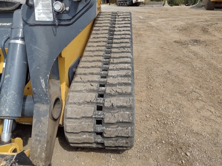 23-deere-331g-image-26