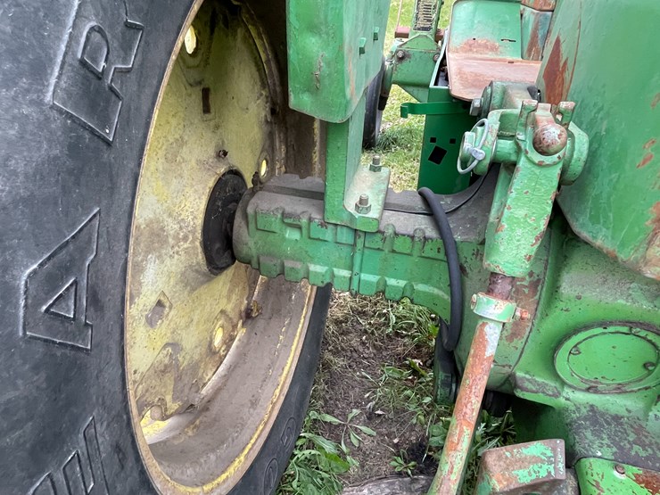 john-deere-4010-image-28