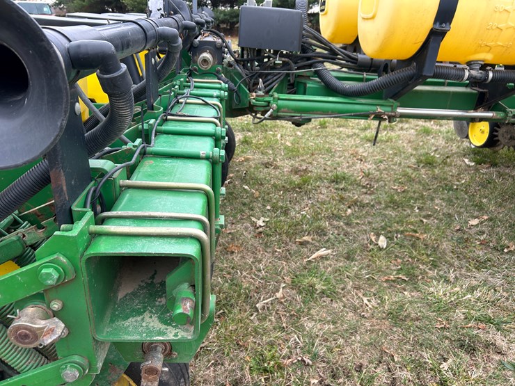 john-deere-7200-image-22