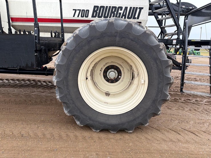 2016-bourgault-3320-66-image-54