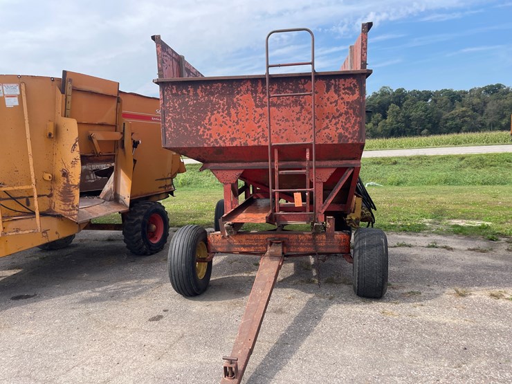 #1467-•-bushnell-gravity-cart-with-auger-image-2