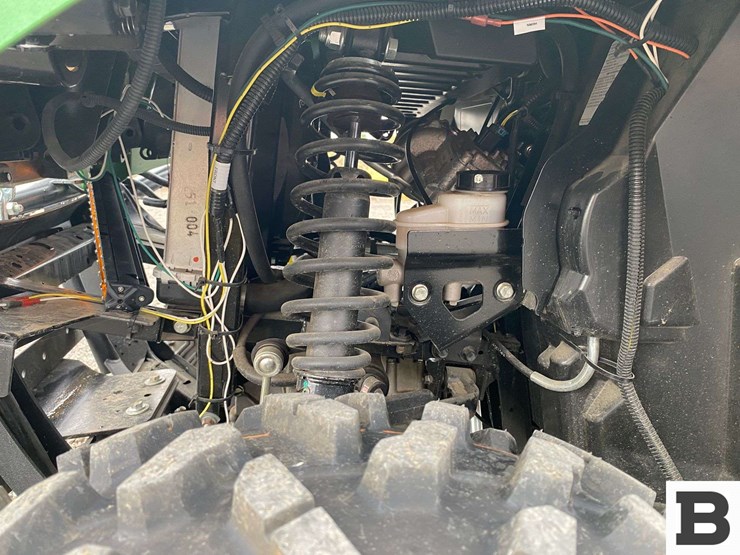 2021-john-deere-gator-image-13