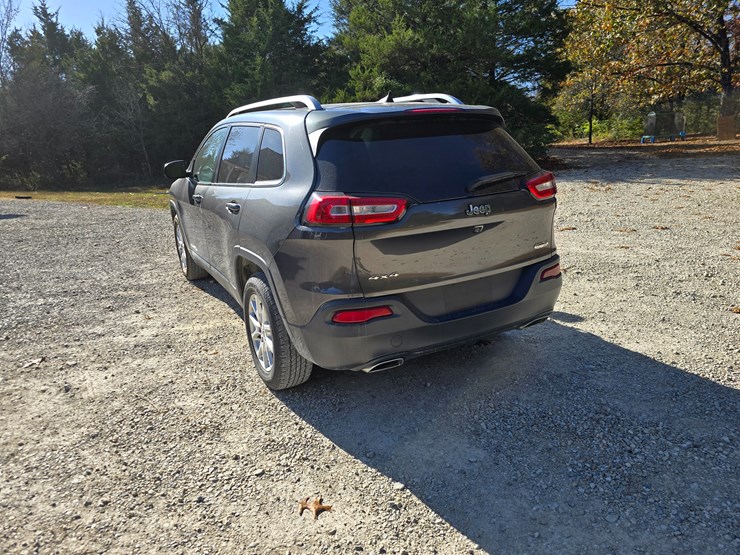 2016-jeep-cherokee-image-13