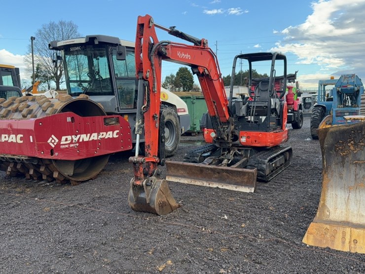 kubota-kx040-4-image-1