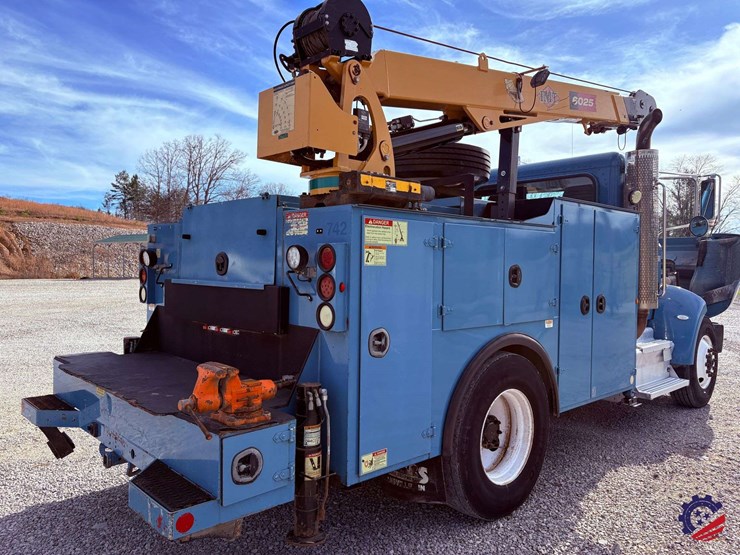 2012-peterbilt-337-image-43