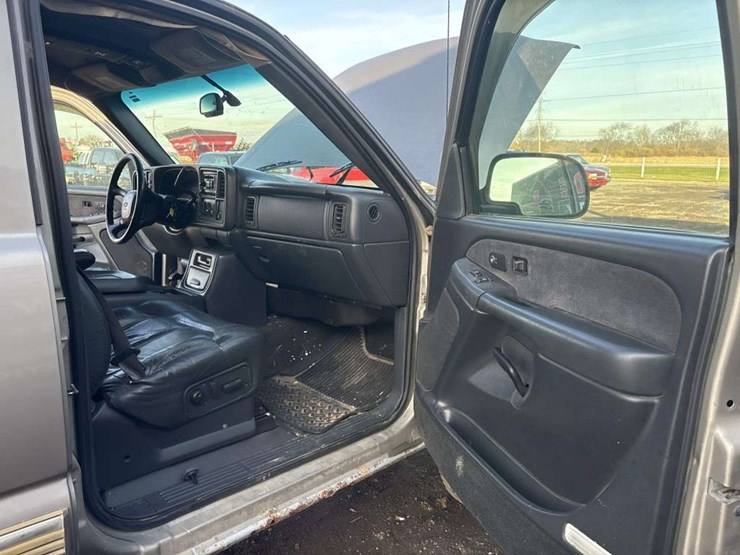 2002-chevrolet-silverado-2500hd-image-18