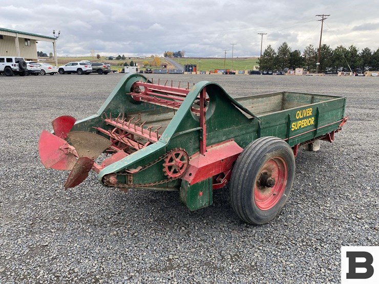 oliver-superior-vintage-manure-spreader-image-4