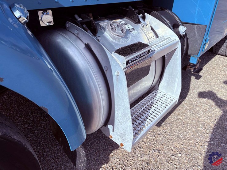 2012-peterbilt-337-image-9