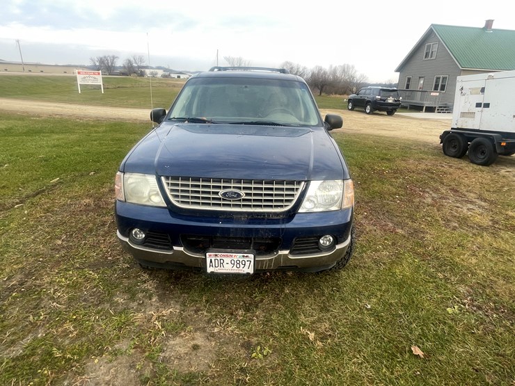 2004-ford-explorer-image-2