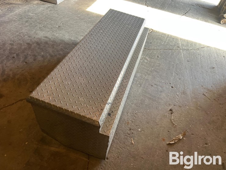 truck-bed-tool-box-image-7