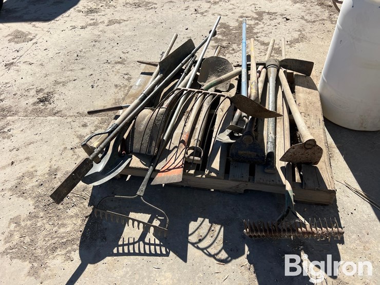 pallet-of-farm-&-garden-tools-image-5