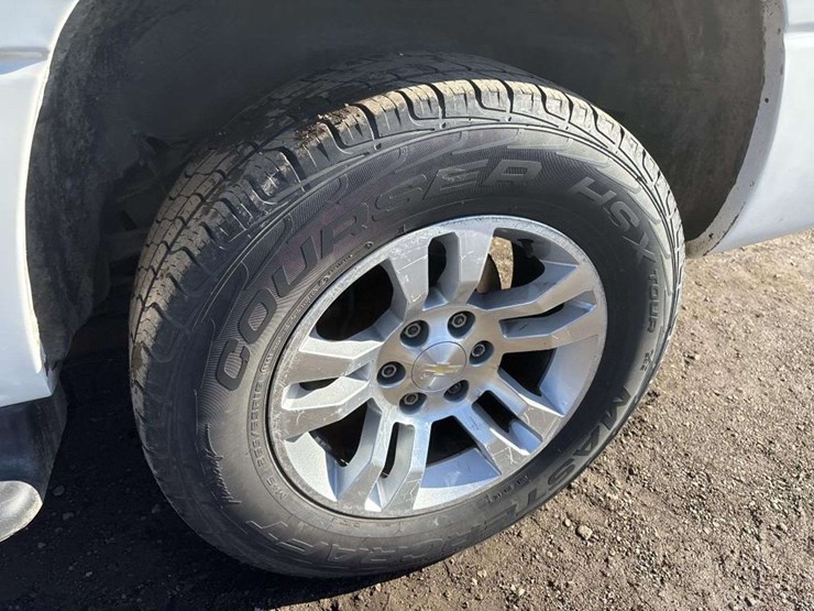 2005-chevrolet-suburban-image-9