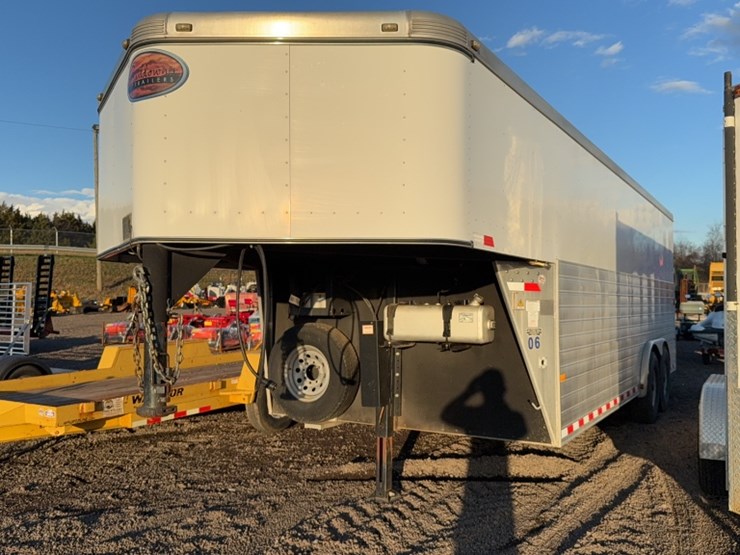#3004-•-2014-sundowner-20'-enclosed-gooseneck-trailer-image-1