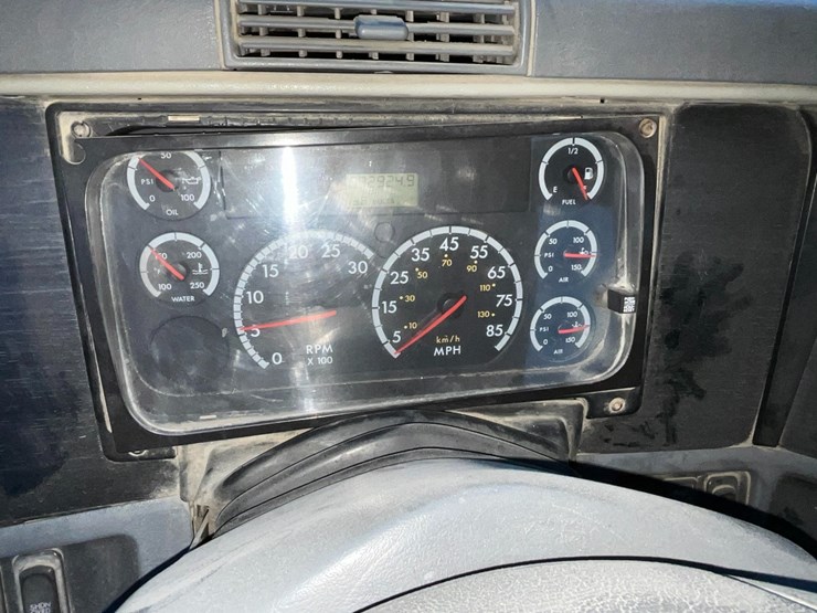 2006-freightliner-cl120-day-cab-image-22