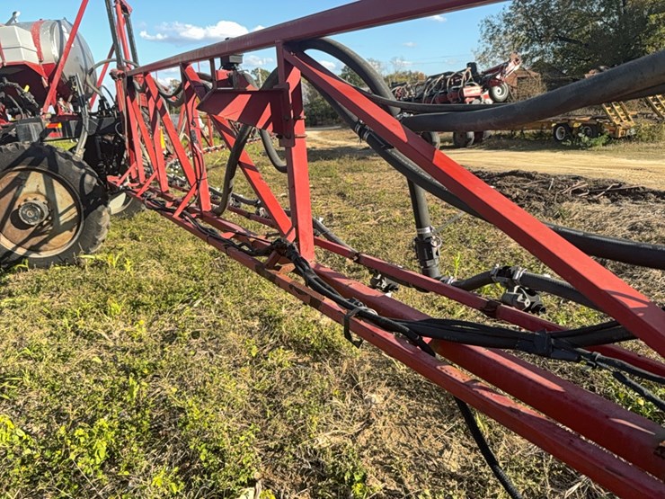 case-ih-3185-patriot-sprayer-image-61