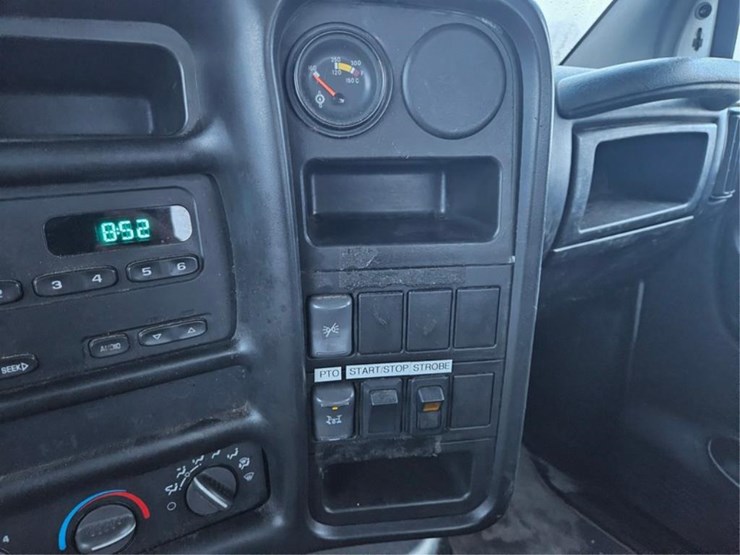 #3284-•-2003-gmc-c5500-aerial-truck-image-45