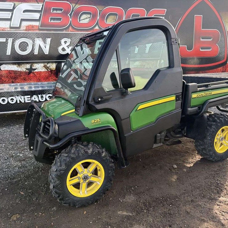 JOHN DEERE GATOR